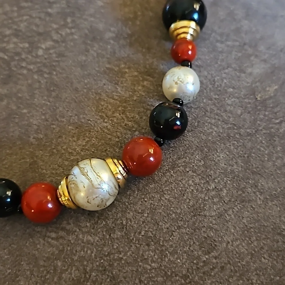 VTG AVON 1990 East Side Style Acrylic Beaded Necklace